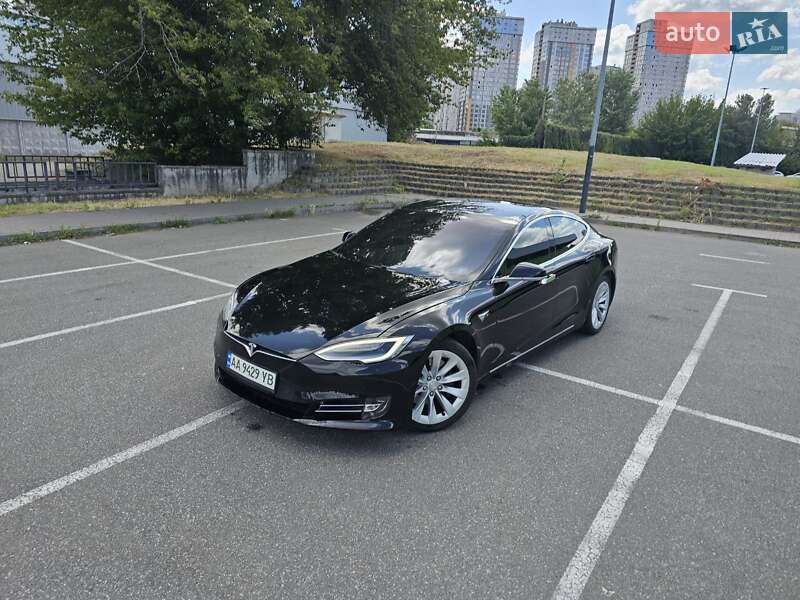 Лифтбек Tesla Model S 2018 в Киеве
