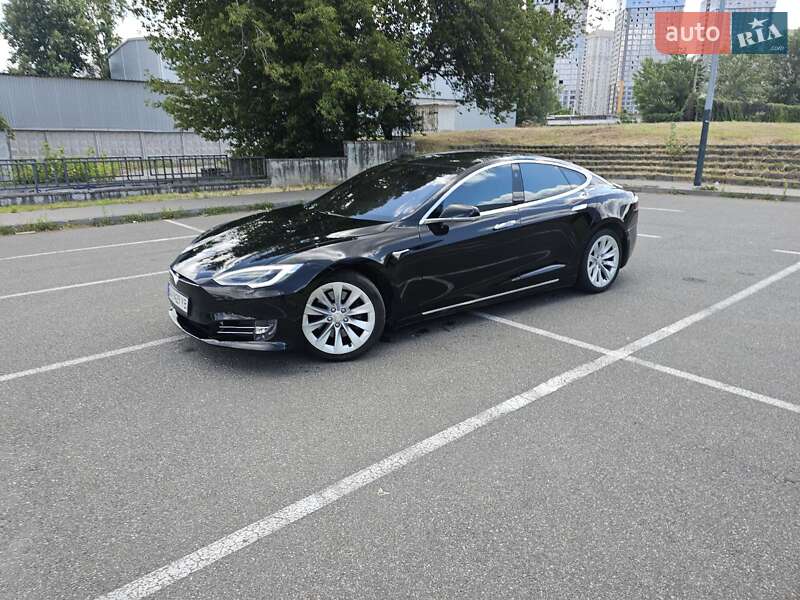 Лифтбек Tesla Model S 2018 в Киеве
