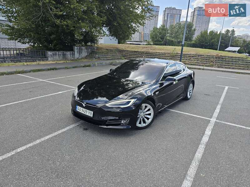 Лифтбек Tesla Model S 2018 в Киеве