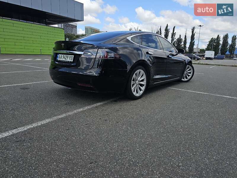Лифтбек Tesla Model S 2018 в Киеве