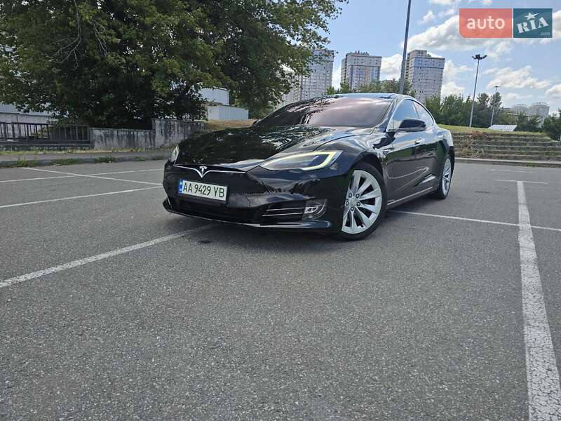 Лифтбек Tesla Model S 2018 в Киеве