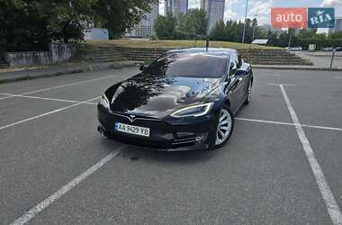 Лифтбек Tesla Model S 2018 в Киеве
