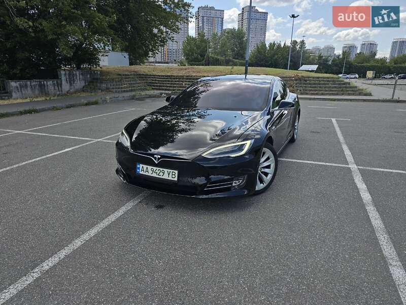 Лифтбек Tesla Model S 2018 в Киеве