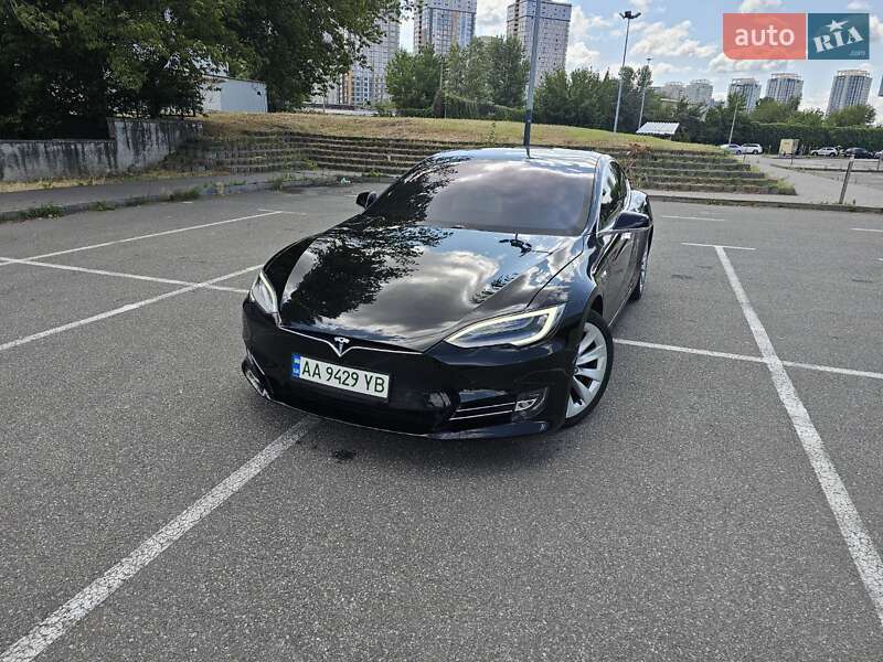 Лифтбек Tesla Model S 2018 в Киеве