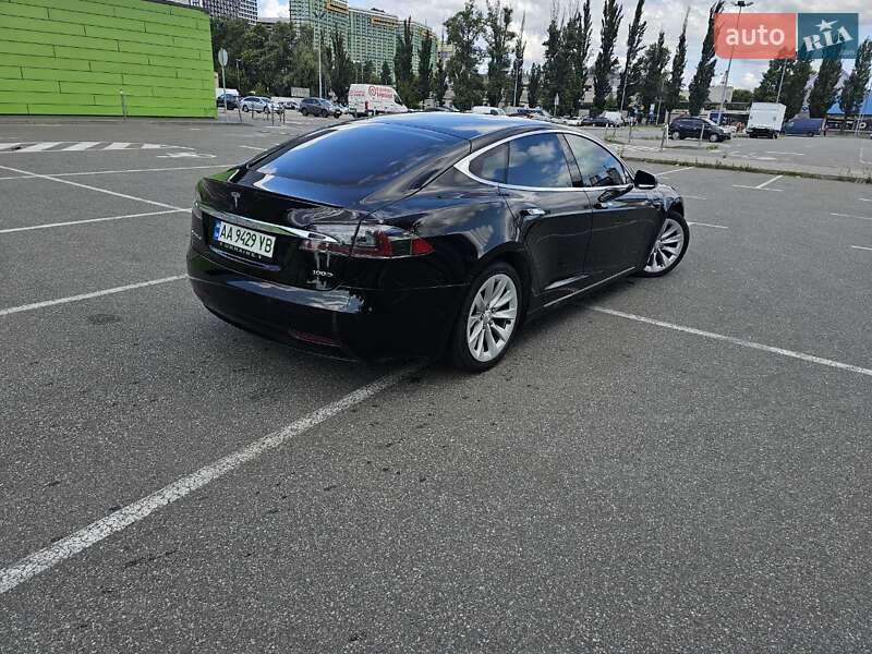 Лифтбек Tesla Model S 2018 в Киеве