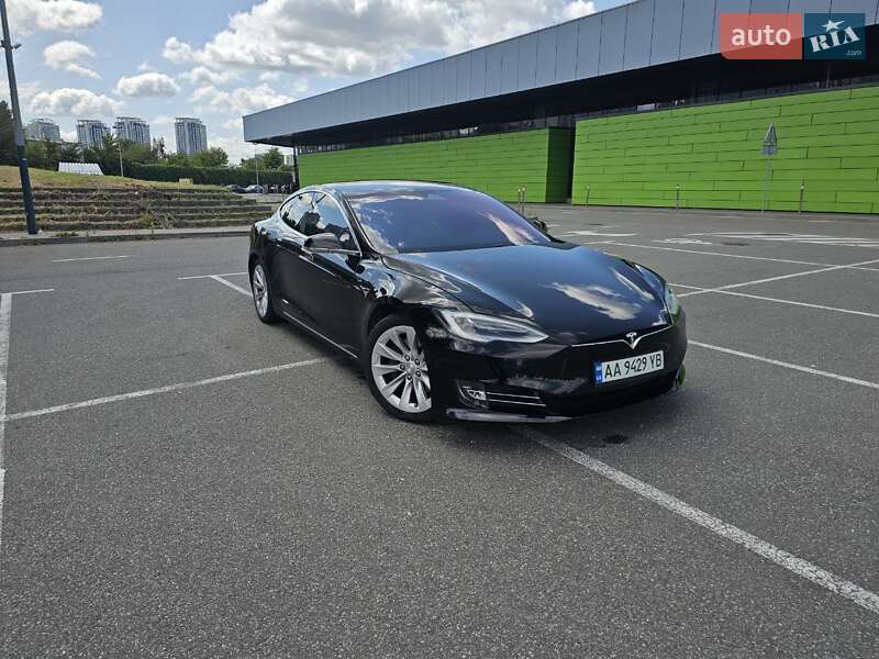 Лифтбек Tesla Model S 2018 в Киеве