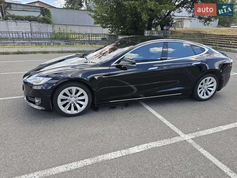 Лифтбек Tesla Model S 2018 в Киеве