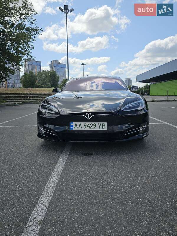 Лифтбек Tesla Model S 2018 в Киеве