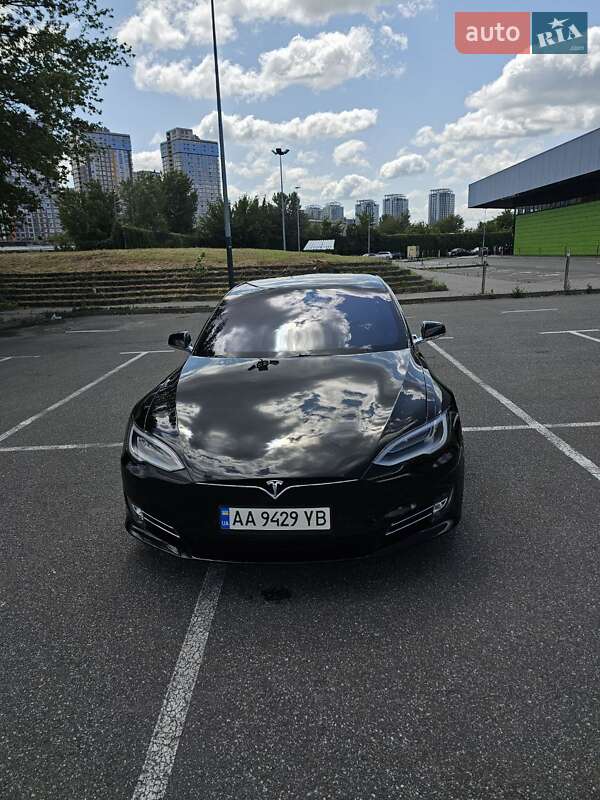 Лифтбек Tesla Model S 2018 в Киеве