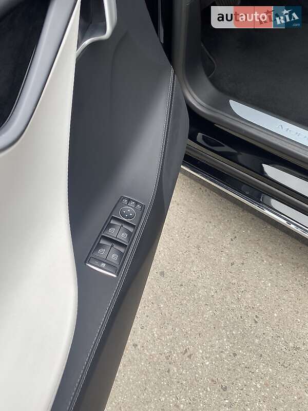 Лифтбек Tesla Model S 2018 в Киеве