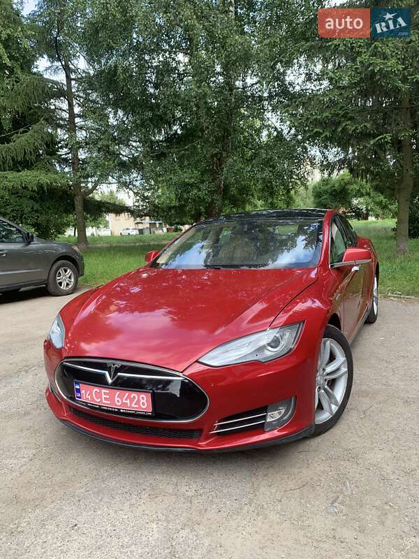 Ліфтбек Tesla Model S 2013 в 