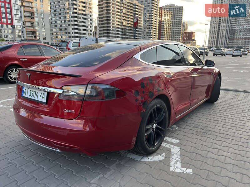 Tesla Model S 2015