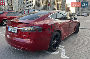 Лифтбек Tesla Model S 2015 в 