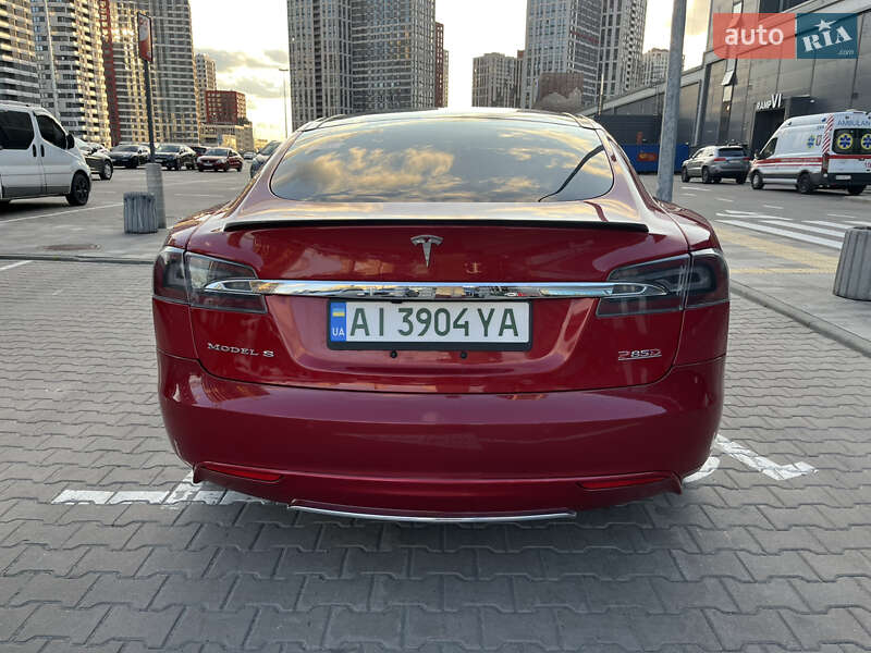Лифтбек Tesla Model S 2015 в Киеве фото 6 Лифтбек Tesla Model S 2015 в Киеве
