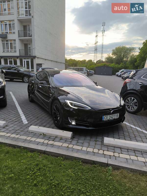 Лифтбек Tesla Model S 2017 в Черновцах