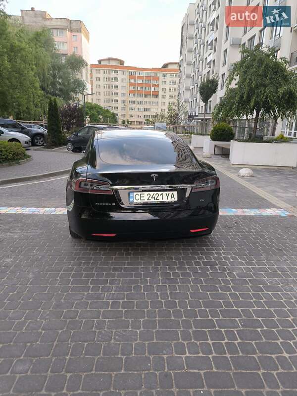 Лифтбек Tesla Model S 2017 в Черновцах