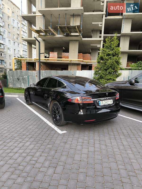 Лифтбек Tesla Model S 2017 в Черновцах