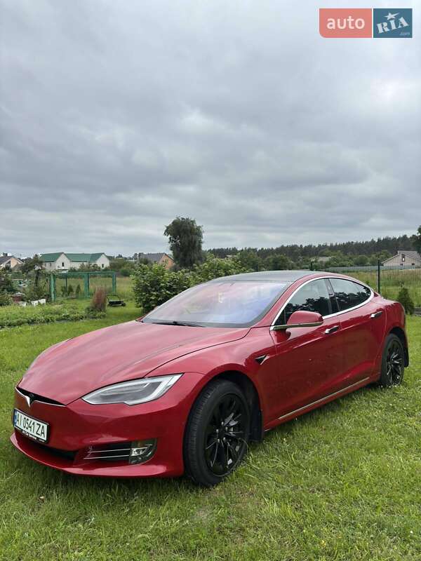 Лифтбек Tesla Model S 2018 в Киеве
