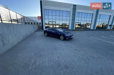 Лифтбек Tesla Model S 2016 в 