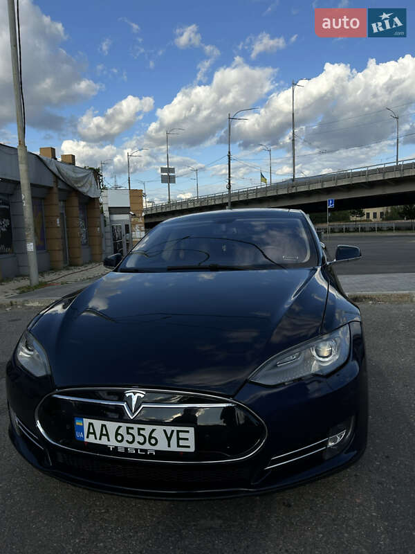Tesla Model S 2014