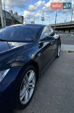Лифтбек Tesla Model S 2014 в 