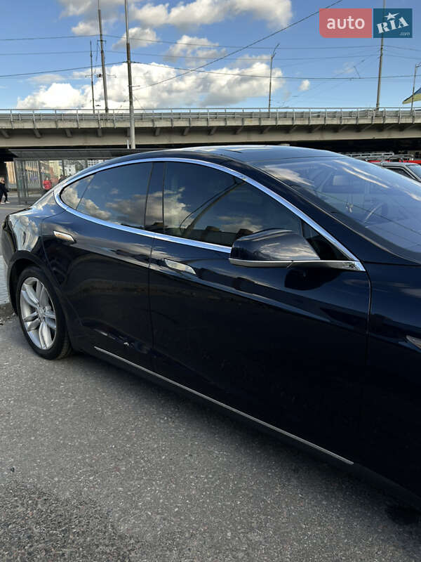Ліфтбек Tesla Model S 2014 в Києві