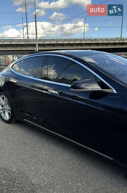 Лифтбек Tesla Model S 2014 в 