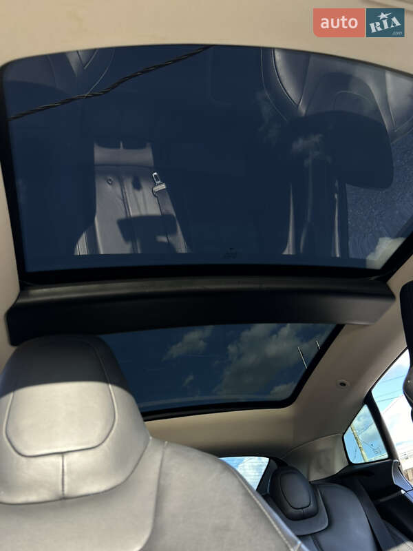 Ліфтбек Tesla Model S 2014 в Києві