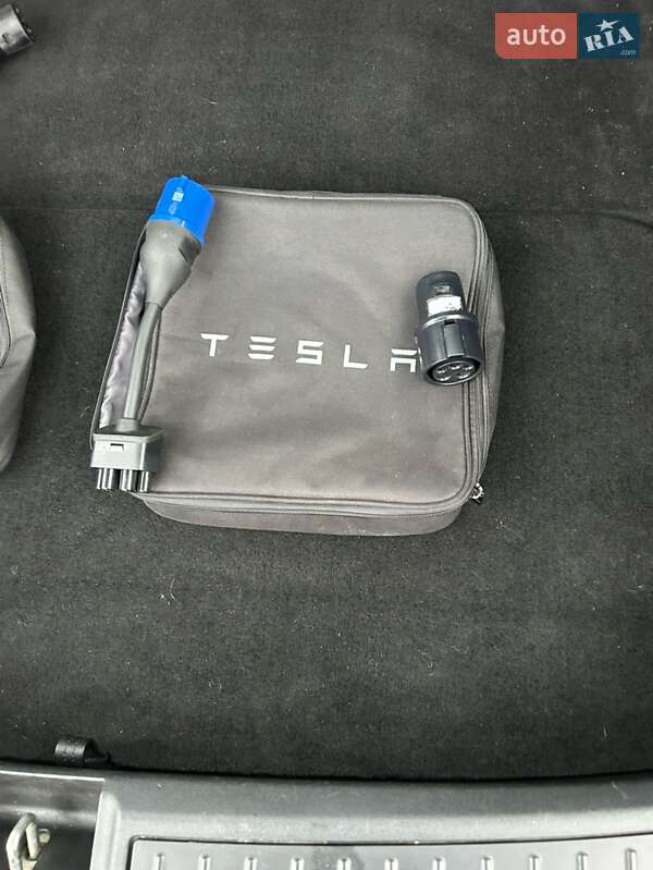 Ліфтбек Tesla Model S 2014 в Києві