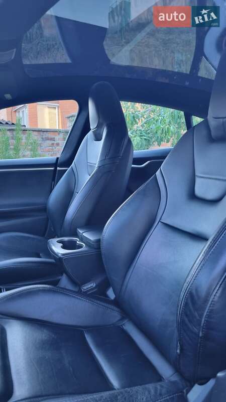 Лифтбек Tesla Model S 2016 в Луцке