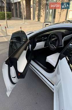 Лифтбек Tesla Model S 2017 в 