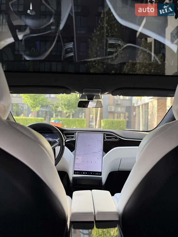 Лифтбек Tesla Model S 2017 в Киеве