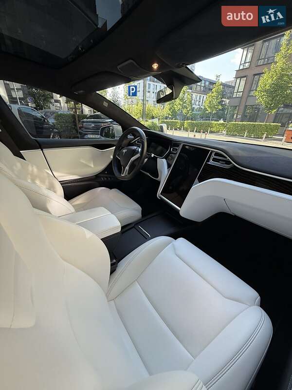 Лифтбек Tesla Model S 2017 в Киеве