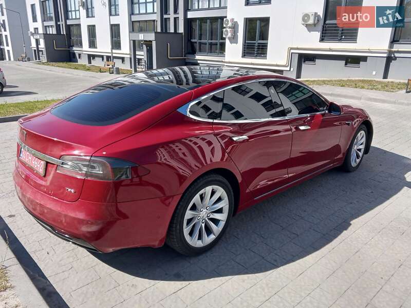 Лифтбек Tesla Model S 2016 в Новояворовске