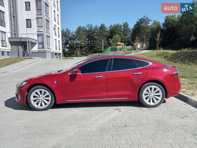 Лифтбек Tesla Model S 2016 в Новояворовске