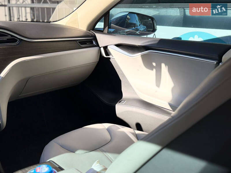 Ліфтбек Tesla Model S 2014 в Тернополі