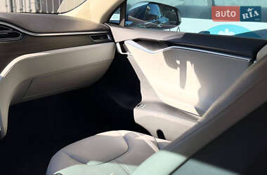Лифтбек Tesla Model S 2014 в 