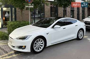 Лифтбек Tesla Model S 2017 в 