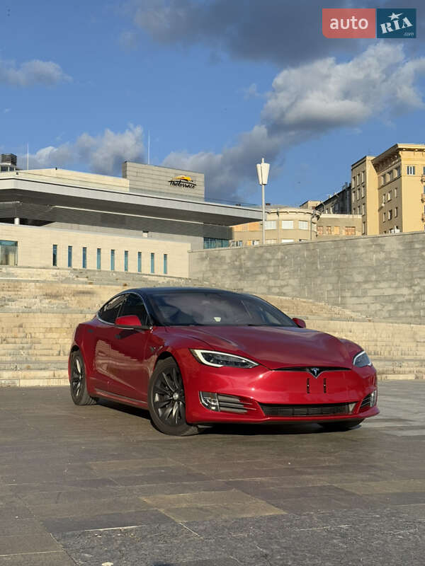 Tesla Model S 2018