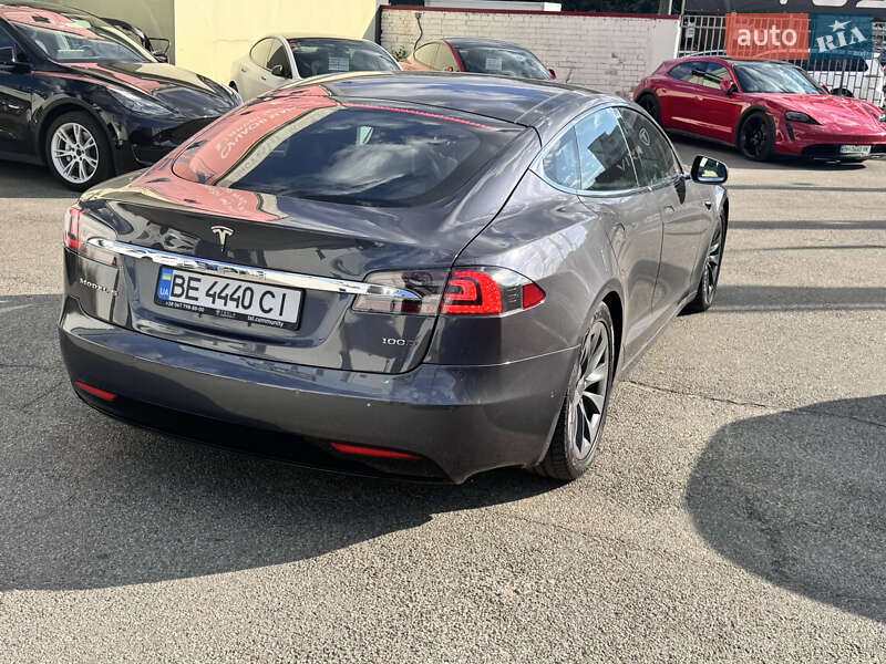 Лифтбек Tesla Model S 2018 в Киеве