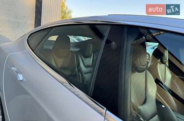 Лифтбек Tesla Model S 2017 в 