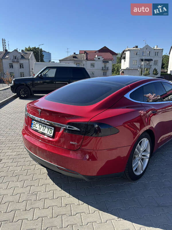 Лифтбек Tesla Model S 2016 в Львове