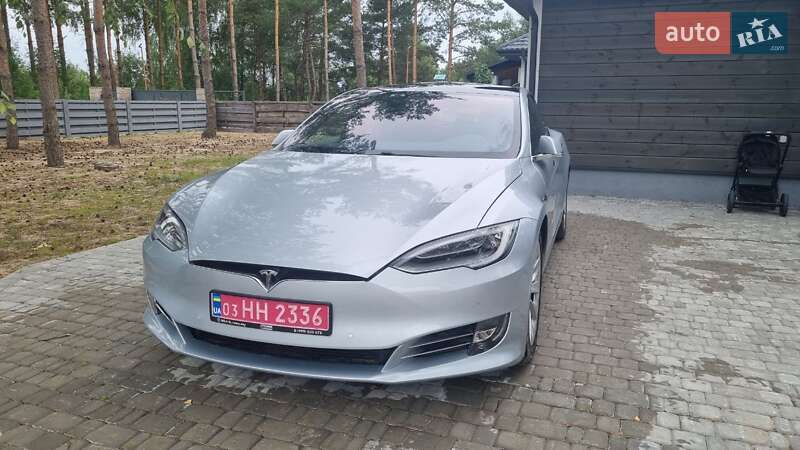 Лифтбек Tesla Model S 2016 в Луцке