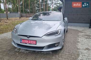 Лифтбек Tesla Model S 2016 в 