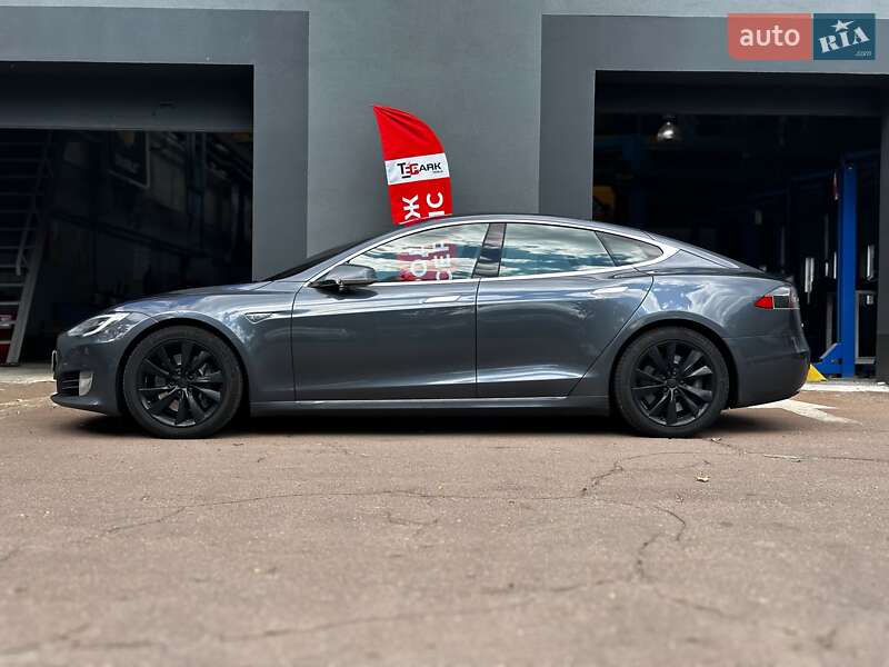 Лифтбек Tesla Model S 2016 в Киеве