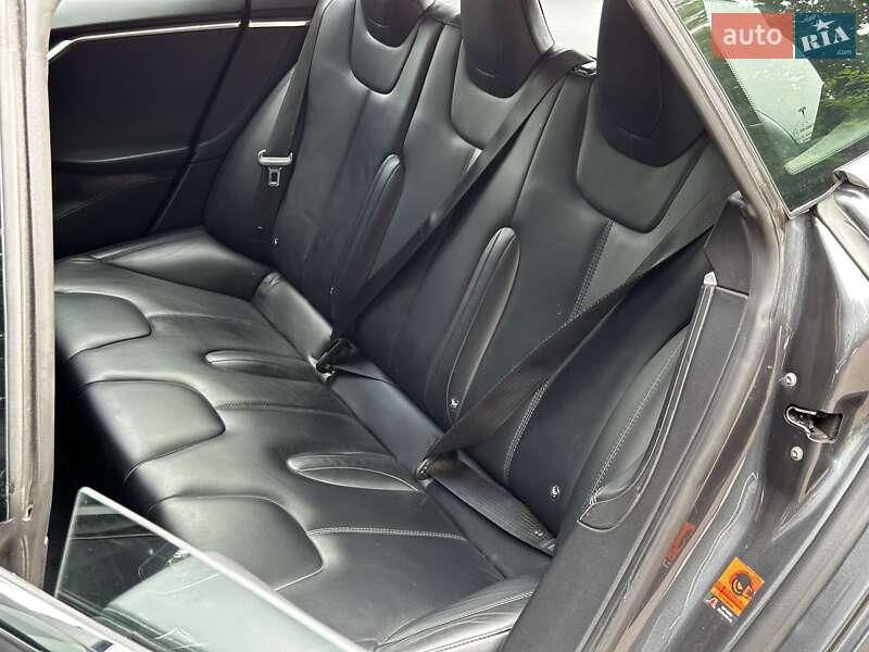 Лифтбек Tesla Model S 2016 в Киеве