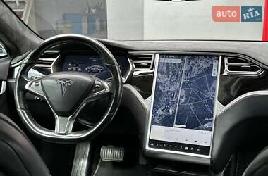 Лифтбек Tesla Model S 2016 в 