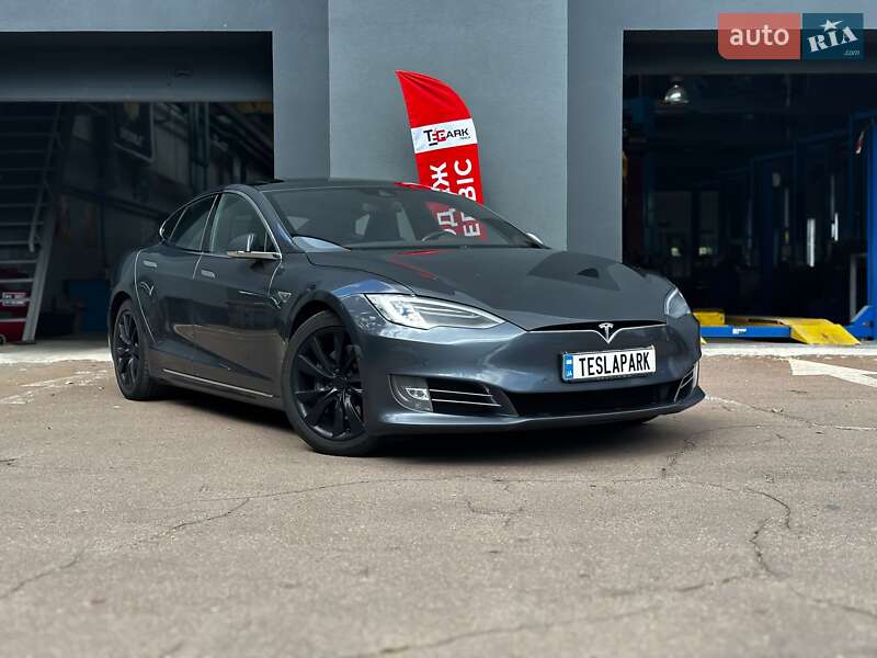 Лифтбек Tesla Model S 2016 в Киеве