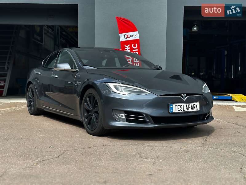 Лифтбек Tesla Model S 2016 в Киеве