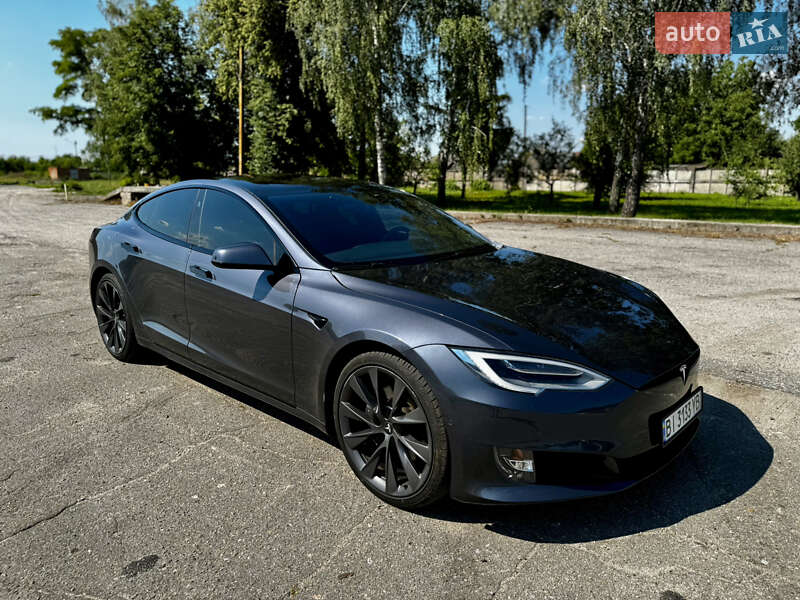 Лифтбек Tesla Model S 2020 в Киеве